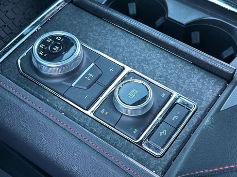 Used 2024 Ford Expedition Limited image 35