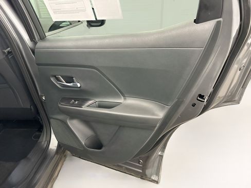 Used 2025 Nissan Kicks SV AWD/4WD image 30