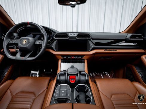 Used 2025 Lamborghini Urus SE image 32