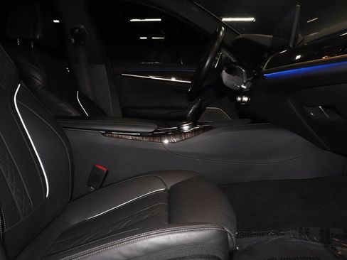 Used 2022 BMW M550i xDrive AWD/4WD image 20