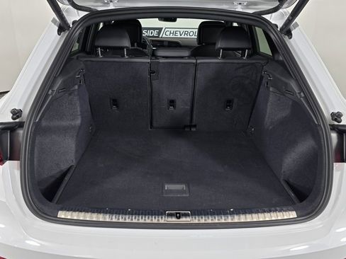 Used 2025 Audi Q3 2.0T Premium image 11