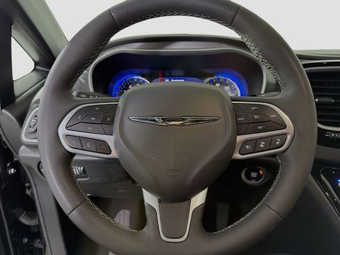 Used 2025 Chrysler Pacifica Select FWD image 14
