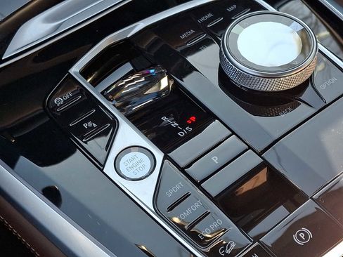 Used 2025 BMW X5 M60i w/ Executive Package image 15