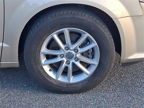 Used 2016 Dodge Grand Caravan SXT image 8