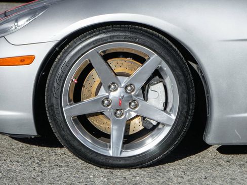 Used 2005 Chevrolet Corvette Convertible w/ Preferred Equipment Group image 40