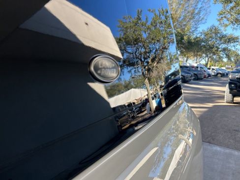 Used 2020 Land Rover Defender 110 SE image 20