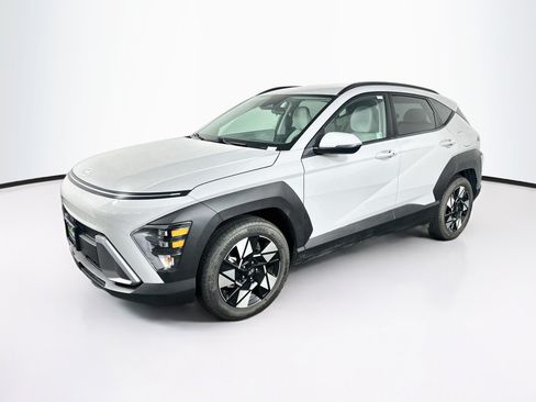 Used 2025 Hyundai Kona SEL FWD image 3