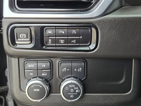 Used 2025 GMC Yukon XL Denali image 17