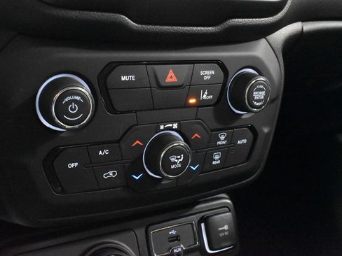 Used 2022 Jeep Renegade Limited AWD/4WD image 19