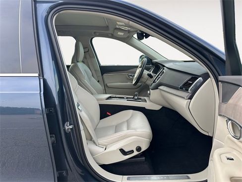 Used 2023 Volvo XC90 B6 Plus image 15