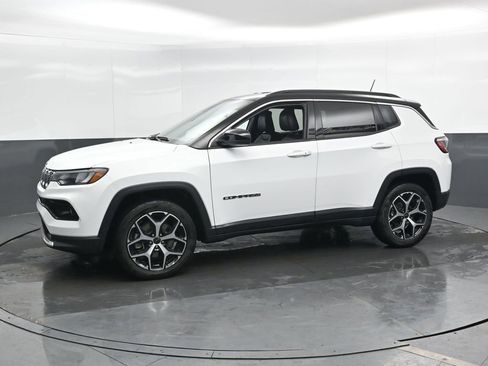 Used 2025 Jeep Compass Limited image 7