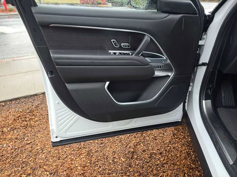 Used 2024 Land Rover Range Rover Long Wheelbase SE image 25