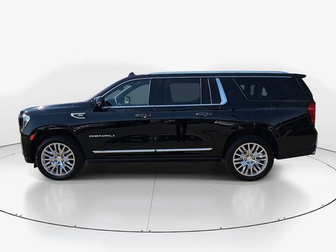 Used 2023 GMC Yukon XL Denali w/ Denali Reserve Package image 9