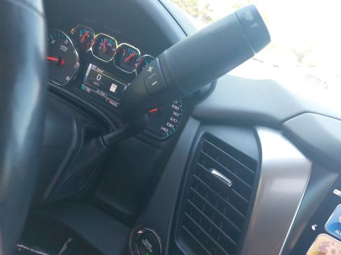 Used 2020 Chevrolet Suburban LT AWD/4WD image 23