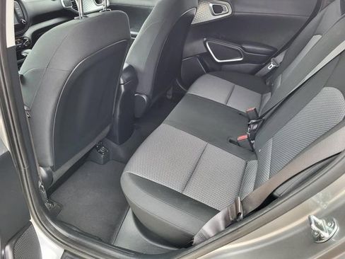 Used 2025 Kia Soul LX w/ LX Technology Package FWD image 16