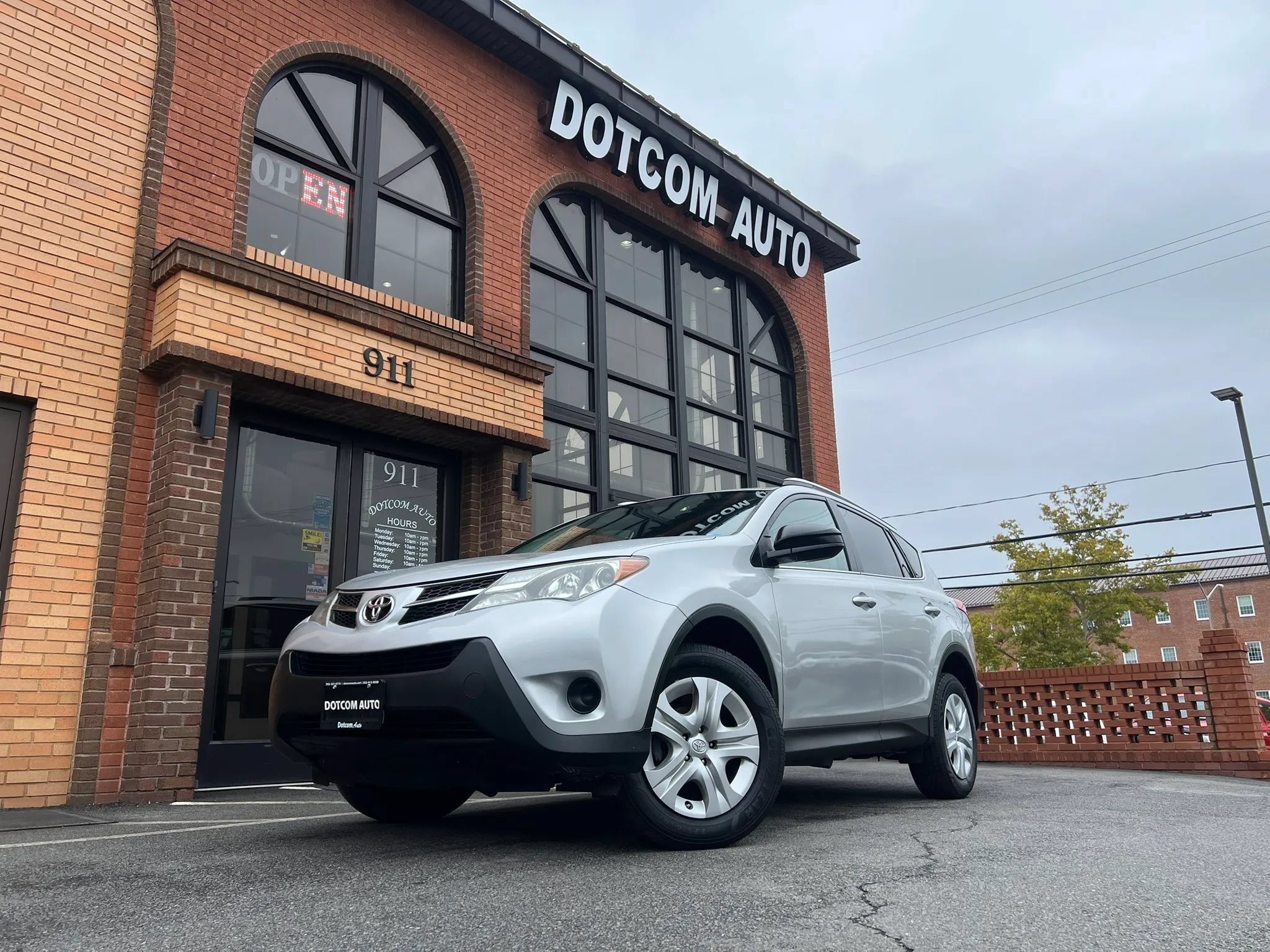 Used 2015 Toyota RAV4 LE AWD/4WD image 3