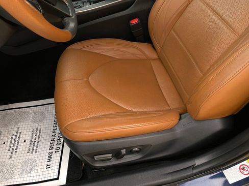 Used 2019 Toyota Avalon Limited image 11