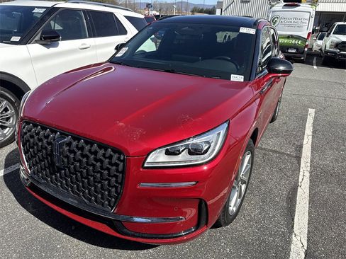 Used 2025 Lincoln Corsair Grand Touring w/ Equipment Group 301A image 3