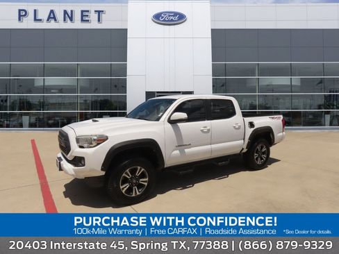 Used 2017 Toyota Tacoma TRD Sport AWD/4WD image 1