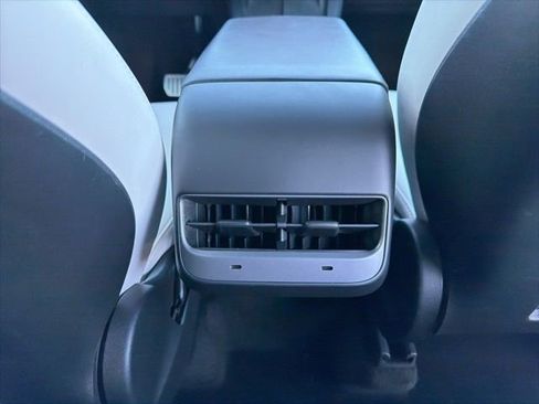 Used 2022 Tesla Model Y Performance image 16