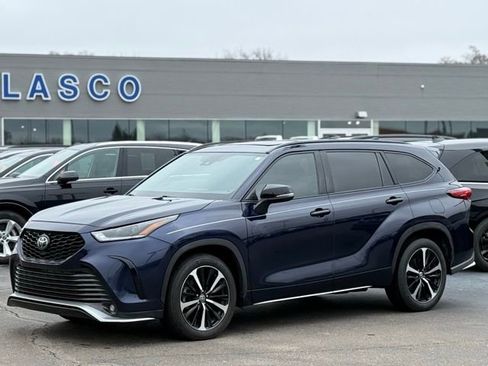 Used 2022 Toyota Highlander XSE FWD image 37