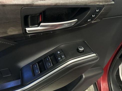 Used 2020 Toyota Highlander Limited image 24