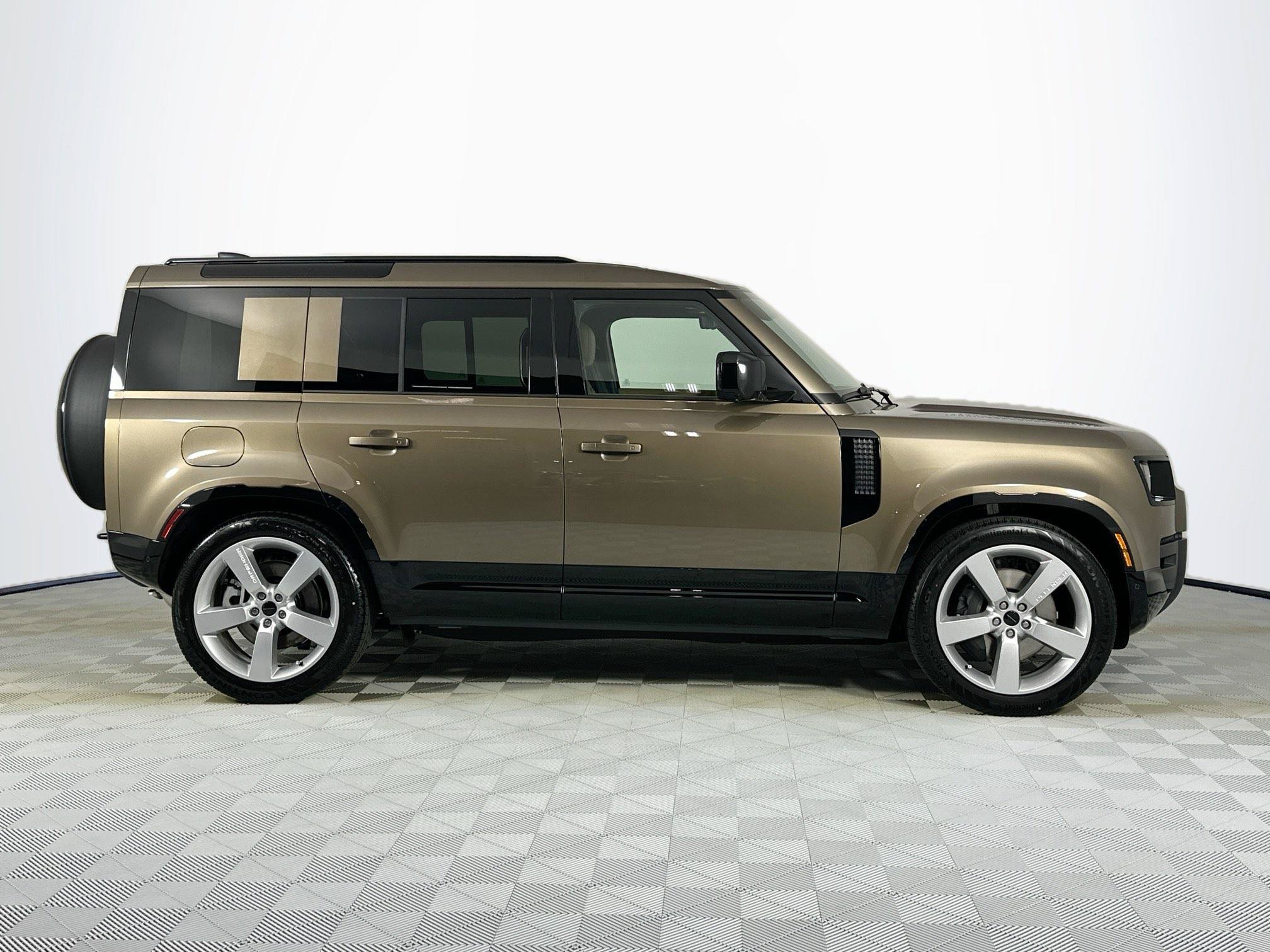 Certified 2026 Land Rover Defender 110 X-Dynamic SE AWD/4WD image 4