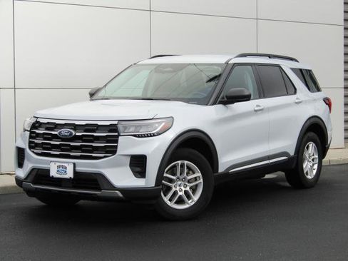 Used 2025 Ford Explorer Active image 28