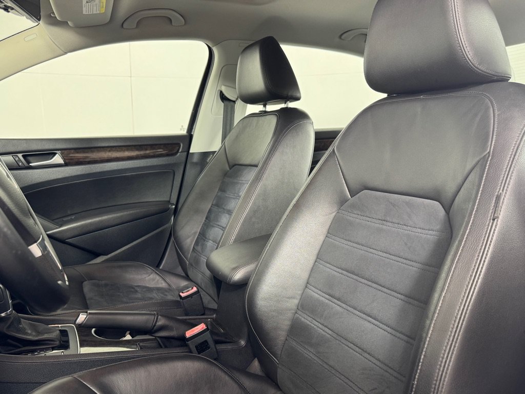 Used 2015 Volkswagen Passat TDI SEL Premium FWD image 12