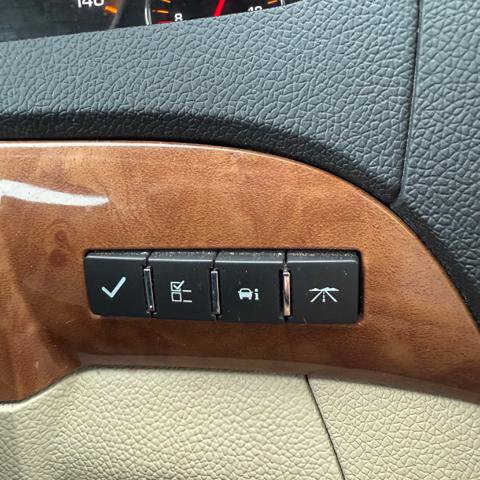 Used 2008 Saturn Outlook XR w/ Premium Trim Package FWD image 25