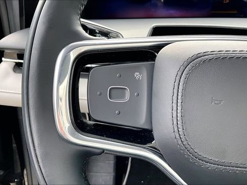 Used 2025 Lincoln Nautilus Premier image 18