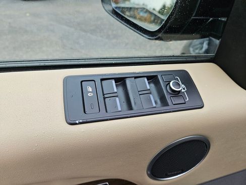 Used 2016 Land Rover Range Rover Sport HSE image 16