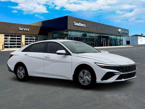 New 2026 Hyundai Elantra SE image 11