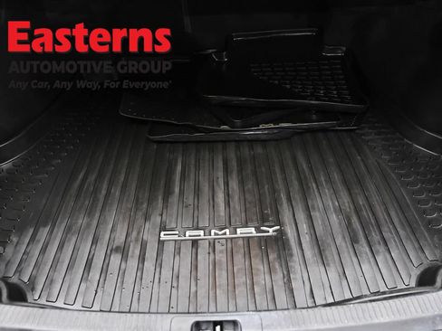 Used 2020 Toyota Camry XSE FWD image 9