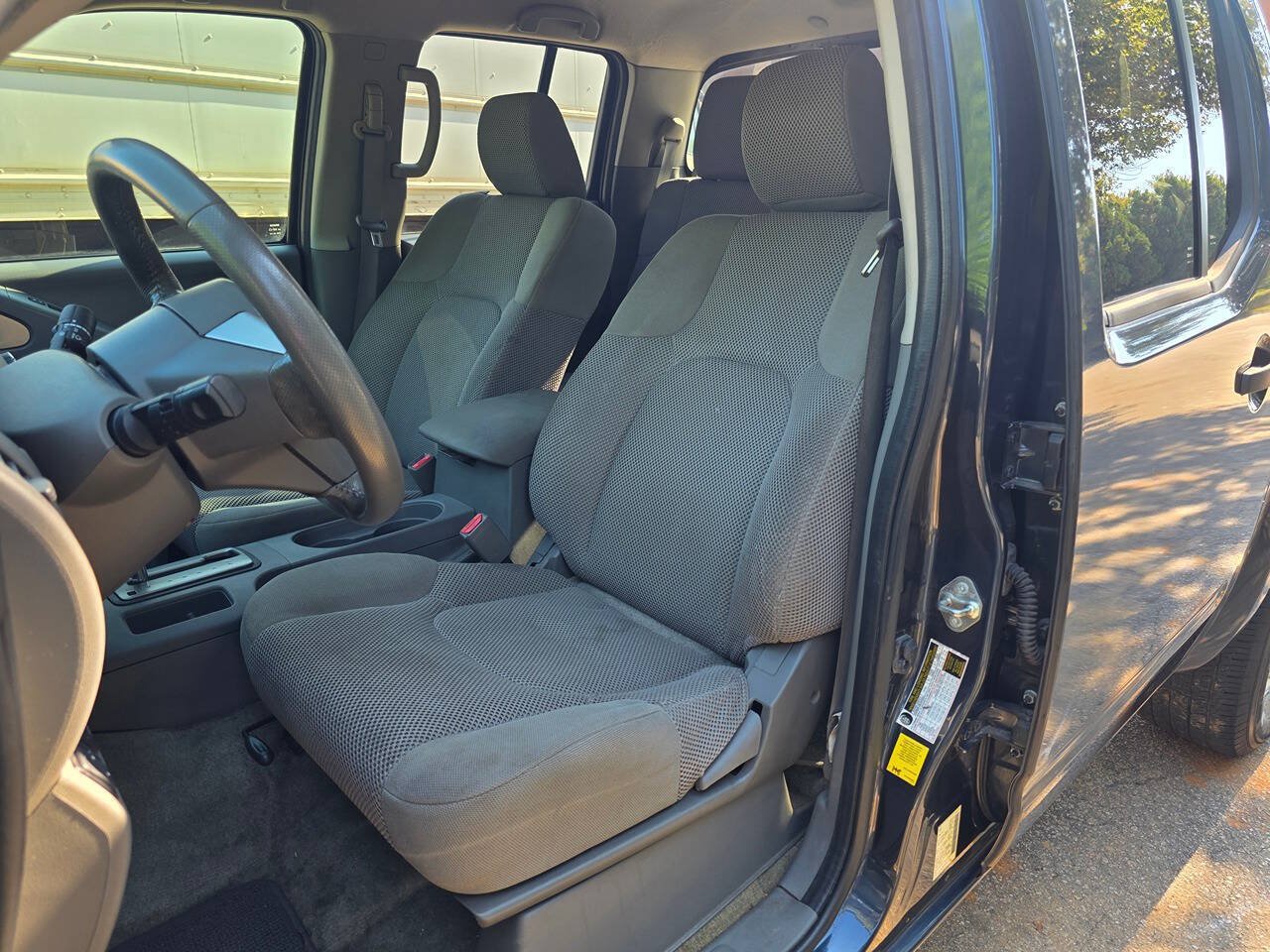 Used 2017 Nissan Frontier SV w/ SV Value Truck Package RWD image 14