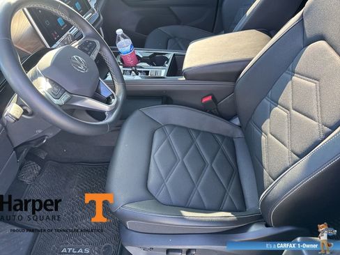 Used 2025 Volkswagen Atlas SE w/ Panoramic Sunroof Package image 13