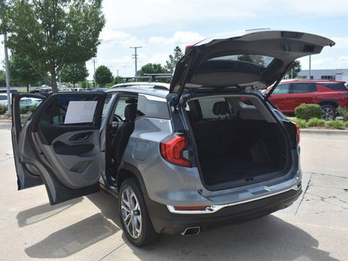 Used 2019 GMC Terrain SLT w/ Preferred Package AWD/4WD image 18