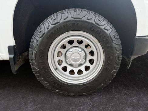 Used 2024 Chevrolet Silverado 1500 W/T w/ Z71 Off-Road Package AWD/4WD image 29
