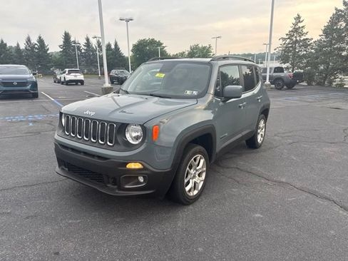 Used 2018 Jeep Renegade Latitude w/ Cold Weather Group AWD/4WD image 3