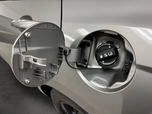 Used 2023 Hyundai Elantra SE FWD image 28