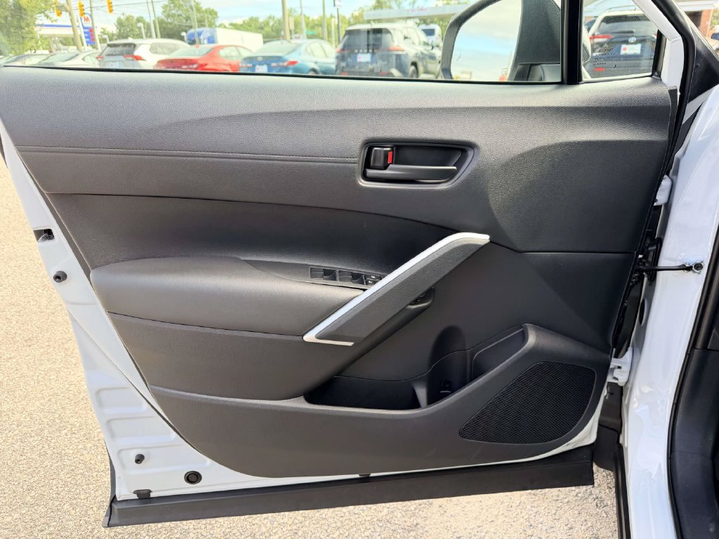 Certified 2025 Toyota Corolla Cross AWD Hybrid w/ Moonroof Package image 17