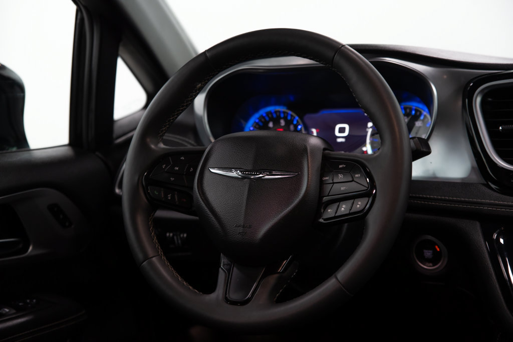Used 2026 Chrysler Pacifica Limited w/ S Appearance Package FWD image 26