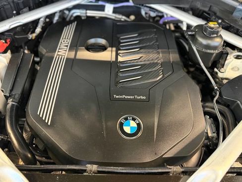 Used 2022 BMW X5 xDrive40i w/ M Sport Package AWD/4WD image 41