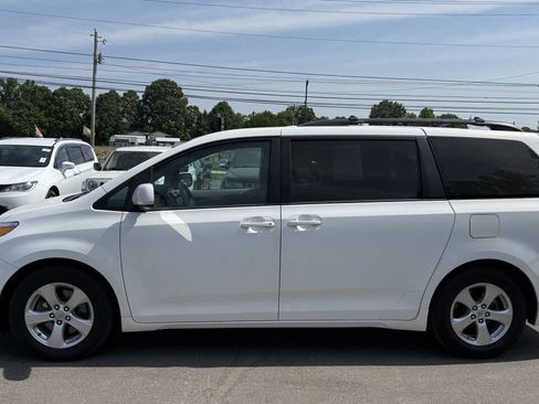 Used 2011 Toyota Sienna LE FWD image 4