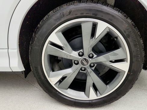 Used 2024 Audi Q4 e-tron Premium Plus w/ Premium Plus image 9