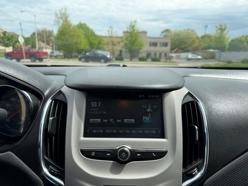 Used 2017 Chevrolet Cruze LS FWD image 12
