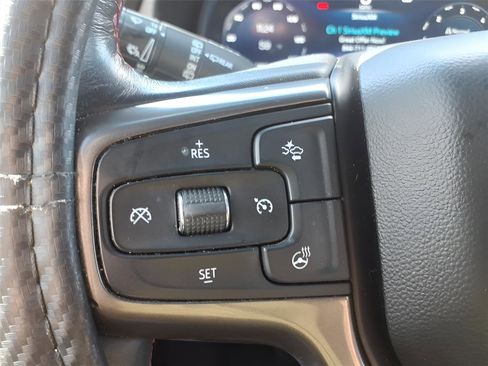 Used 2022 Chevrolet Suburban RST w/ Sport Performance Package image 23