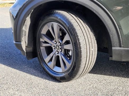 Certified 2022 Ford Explorer XLT w/ Equipment Group 202A image 33