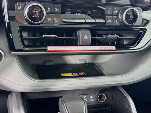 New 2026 Toyota Highlander XLE image 17