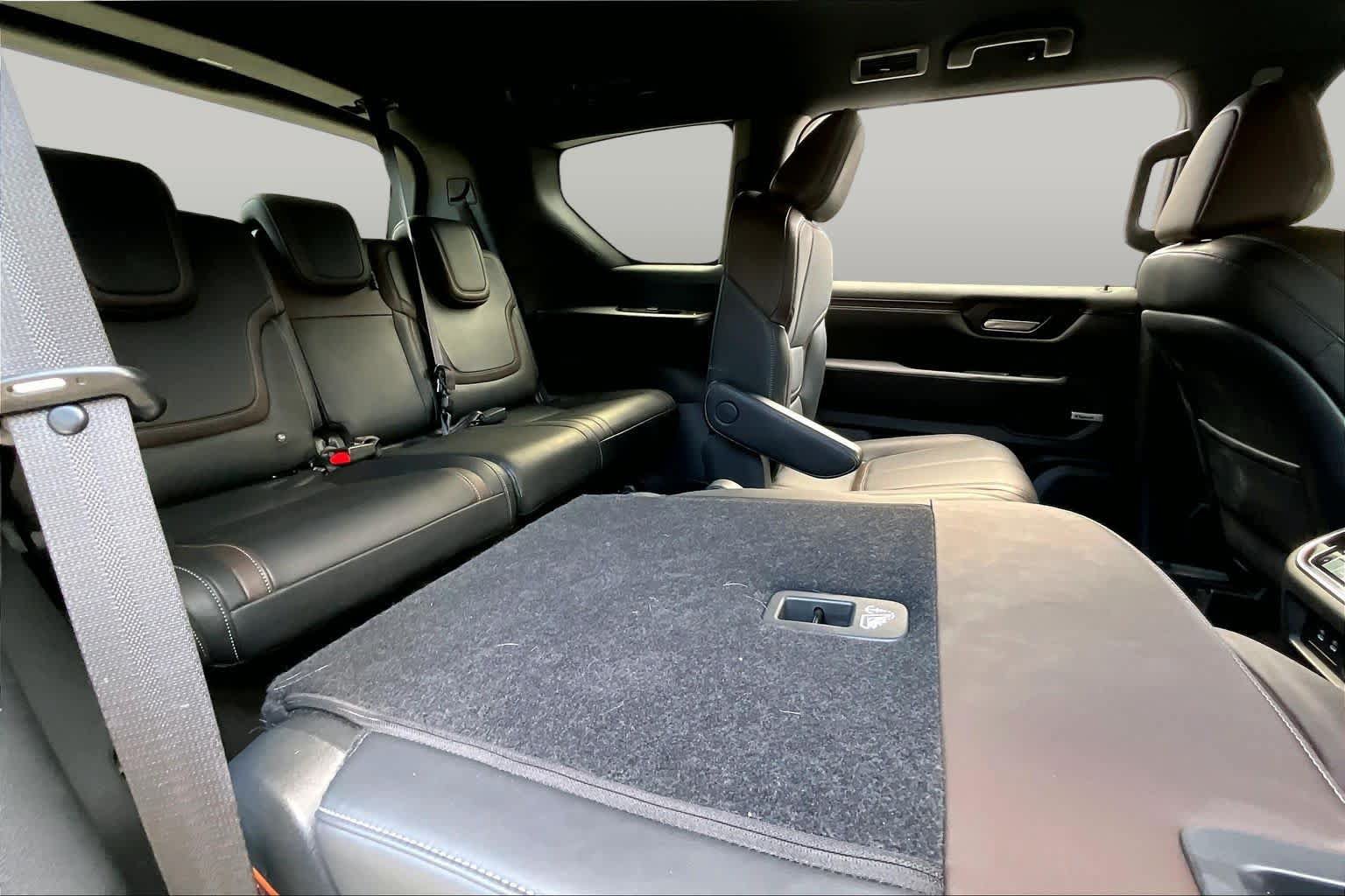 Used 2026 Nissan Armada SL w/ Captain's Chari Seat Package AWD/4WD image 18